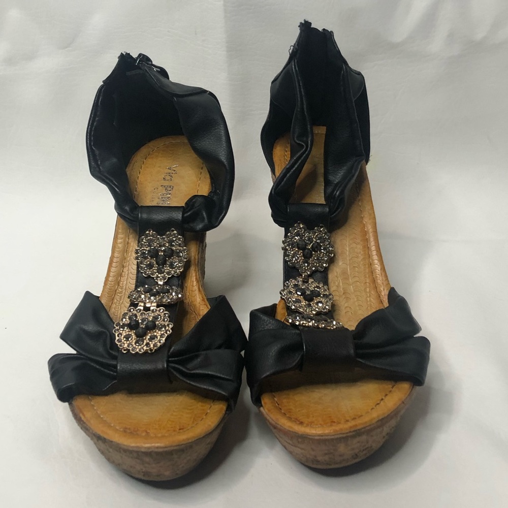 Via Pinky Womens Wedges